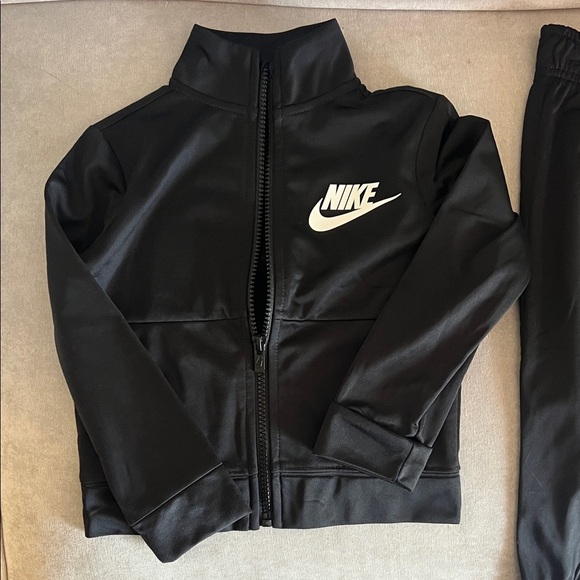 Nike Black Athletic Tracksuit - Picture 4 of 5